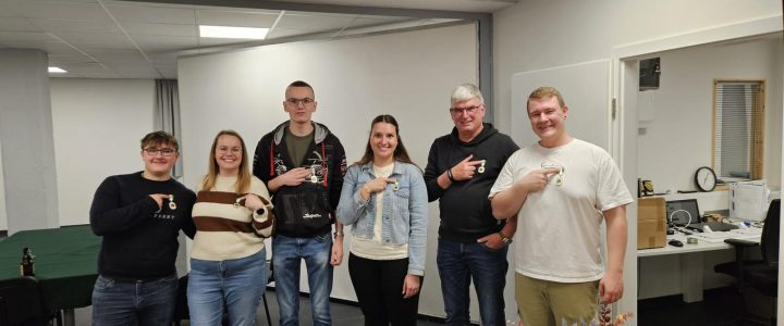 Generationen Kaffee und (Jung)Schützenspielen